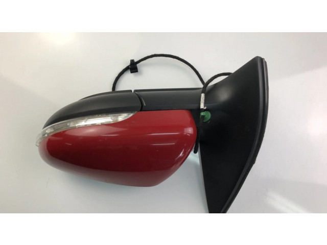 Боковое стекло в середине кузова