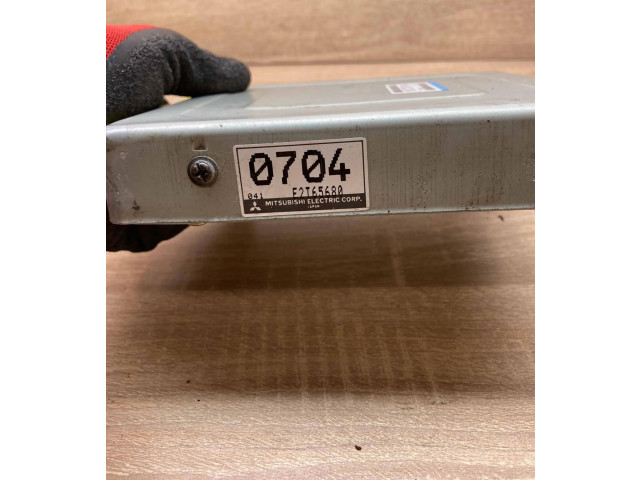 Блок управления двигателем ECU MD330704, E2T65680 Mitsubishi Colt