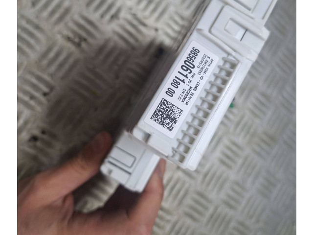 Блок предохранителей 9856061180 Citroen DS4