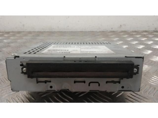 Радио/ проигрыватель CD/DVD / навигация