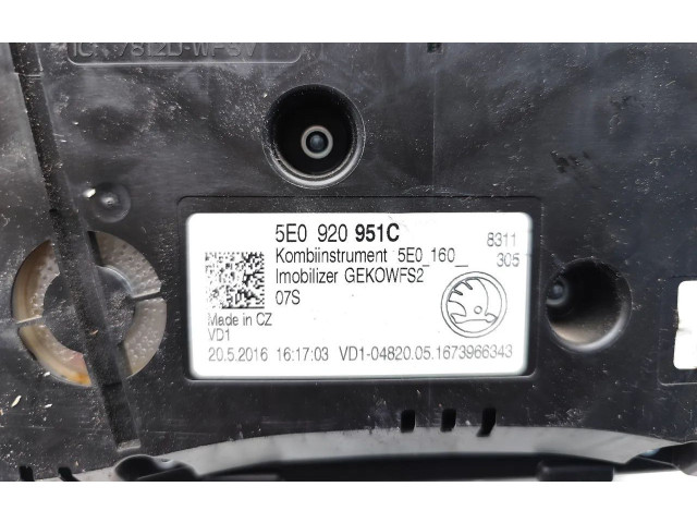 Панель приборов 5E0920951C Skoda Octavia Mk3 (5E)