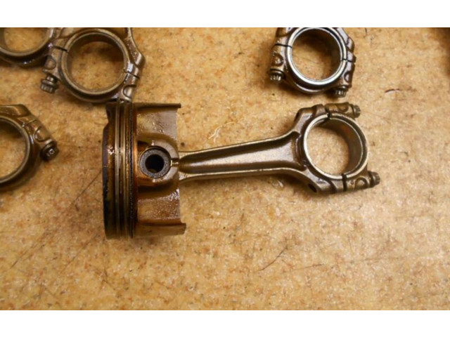 Поршень с шатуном Maserati Quattroporte