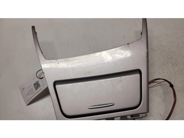 Передняя пепельница