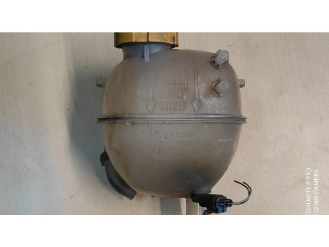 Расширительный бачок охлаждающей жидкости