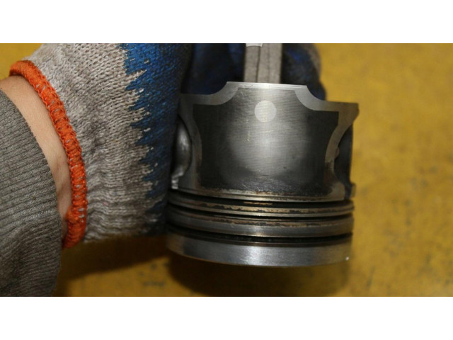  Поршень с шатуном    Renault Clio III  