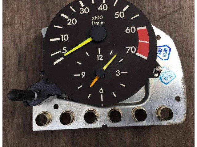 Přístrojová deska Mercedes-Benz E W124 1991