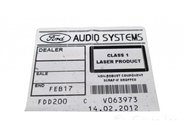 Радио/ проигрыватель CD/DVD / навигация