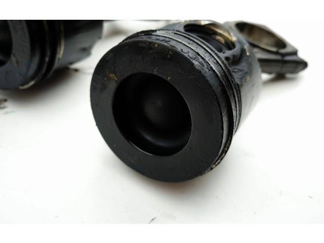  Поршень с шатуном 204DTD   Jaguar XE  