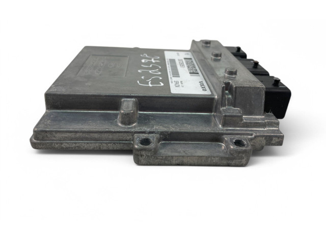 Блок управления двигателем Блок управления 30729351   Volvo V70