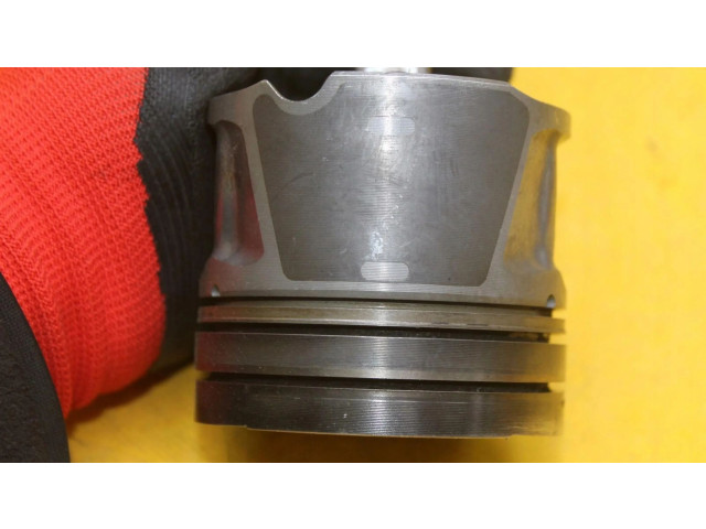  Поршень с шатуном    Jaguar XF X250  