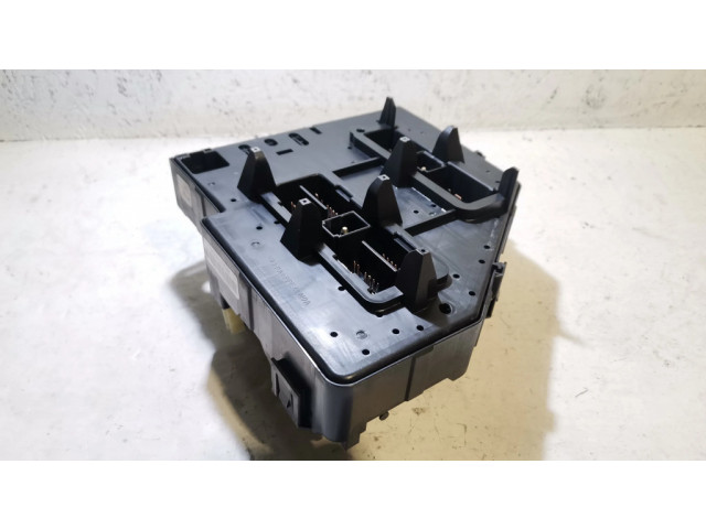 Блок предохранителей 25743733   Cadillac CTS    