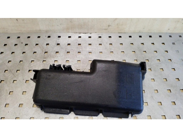 Крышка блока предохранителей 30728133 Volvo XC70