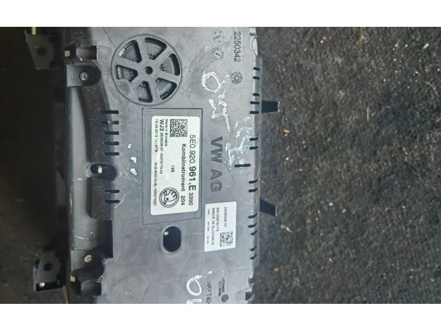 Панель приборов 5E0920961E   Skoda Octavia Mk3 (5E)       