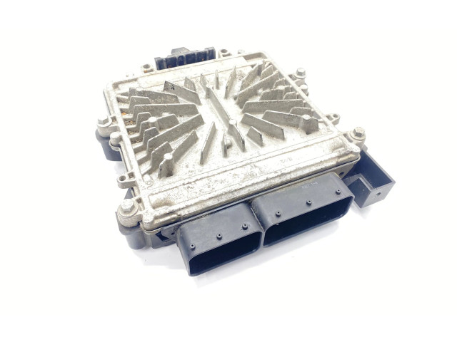 Блок управления двигателя 31272462 Volvo V70