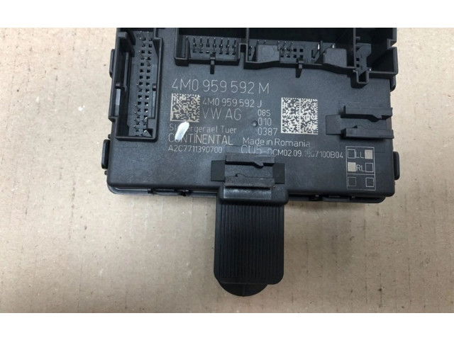 Блок управления центрального замка 4M0959592M, 4M0959592M Audi e-tron