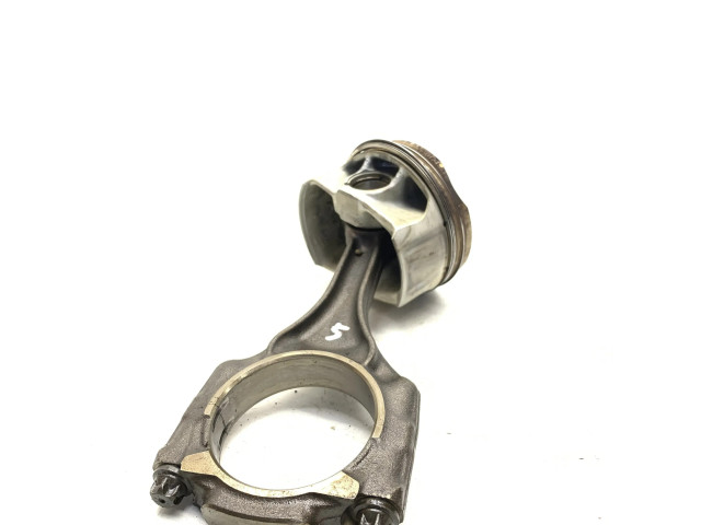 Píst 7647339   BMW 7 F01 F02 F03 F04  pro benzínový motor 4.4 N63 B44 B 