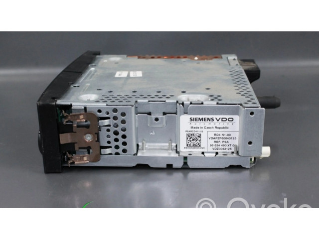 Радио/ проигрыватель CD/DVD / навигация