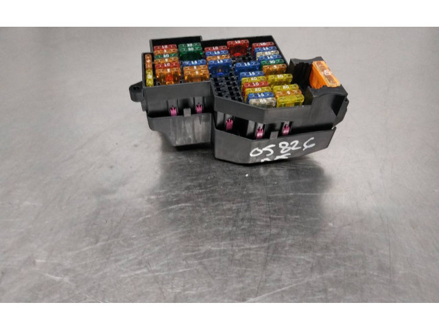 Pojistková skříňka 7L0941828A Porsche Cayenne (9PA) 2005