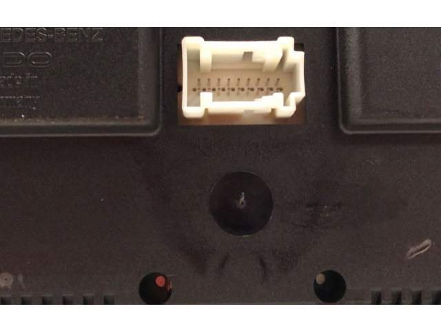 Přístrojová deska Mercedes-Benz C W203 2002 A2035400711