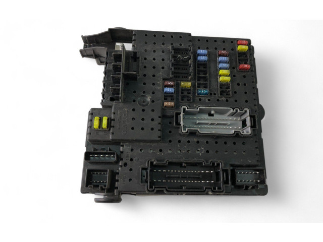 Блок предохранителей 30728512 Volvo V70