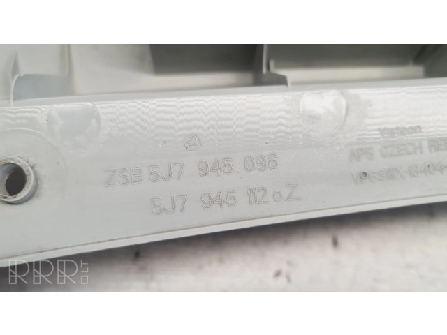 Задний фонарь правый сзади 5J7945096, 5J7945112OZ    Skoda Praktik (5J8)   2006-2015 года