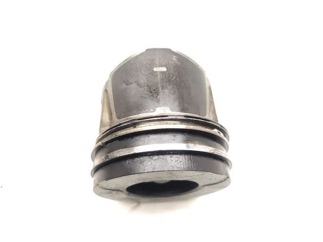  Поршень D4204T D4204T  Volvo V70  