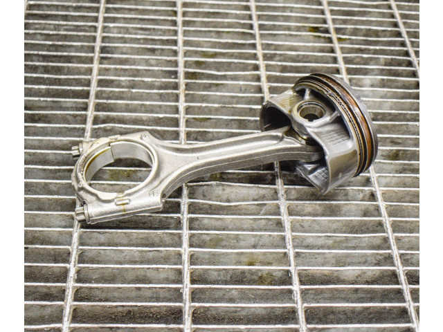 Поршень 31401957, 30750664 Volvo XC40 для бензинового двигателя 2.0