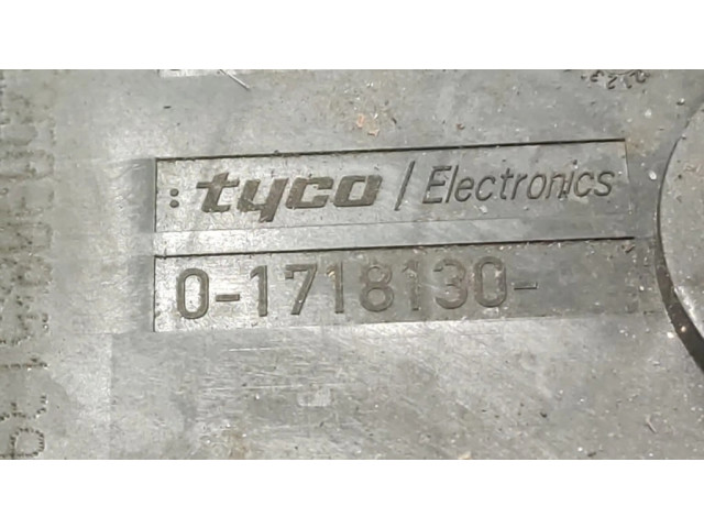 Pojistková skříňka 1K0937125A, 01718130 Audi A3 S3 8P 2006