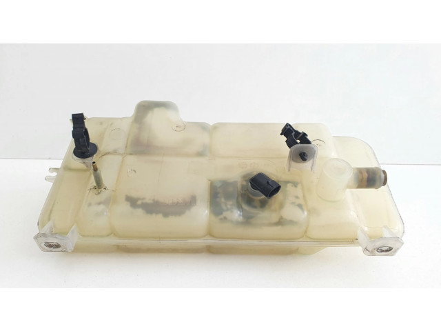 Расширительный бачок охлаждающей жидкости    