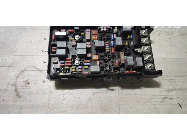 Блок предохранителей Jeep Cherokee