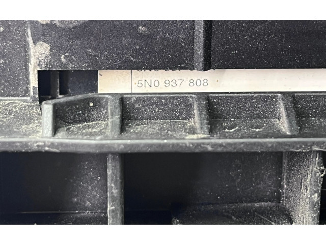   Pojistková skříňka 5N0937808   Volkswagen Tiguan 2013