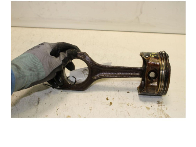 Поршень с шатуном N46B20B Renault Trafic II (X83)