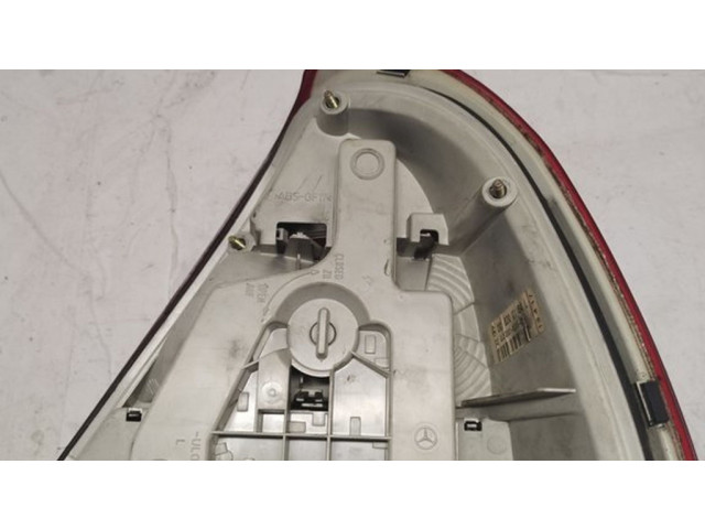 Задний фонарь левый 2028200164L, 3301520501 Mercedes-Benz C W202 1993-2000 года