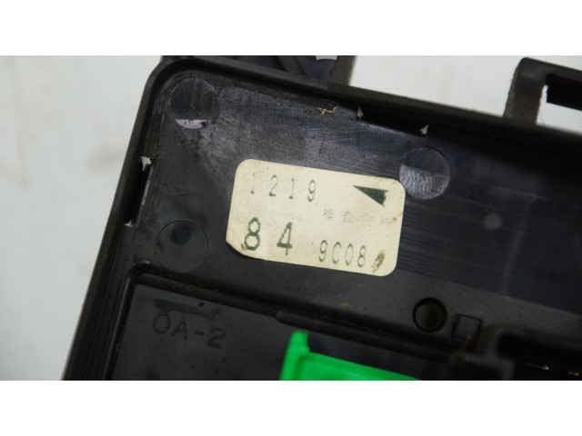 Pojistková skříňka Mazda 323 F 1999