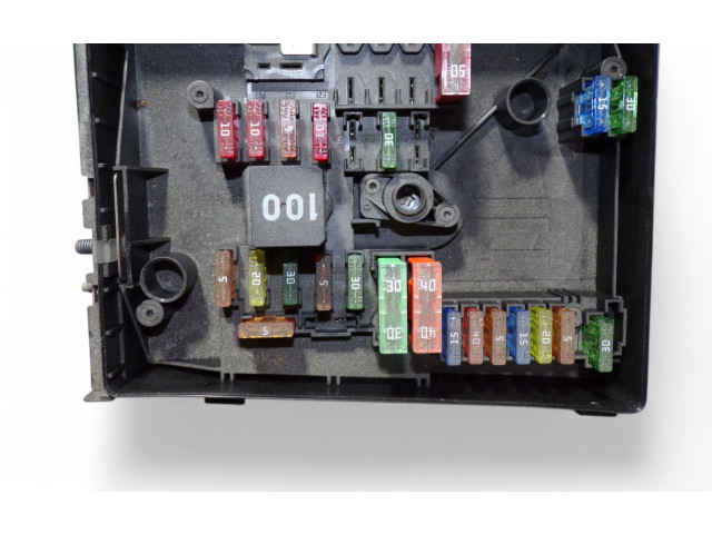 Pojistková skříňka 1K0937132F, 1K0937540C Volkswagen Caddy 2011