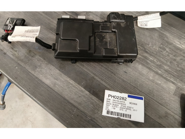 Блок предохранителей    Volvo S60    