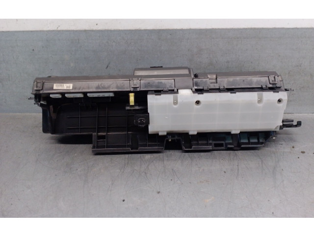 Přístrojová deska Toyota Prius (XW30) 2013 8380047B60, 8384147390