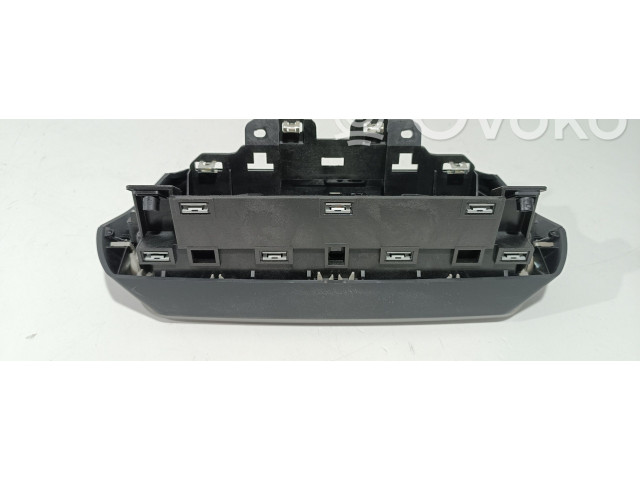 Дисплей    9838129680   Peugeot 2008 II