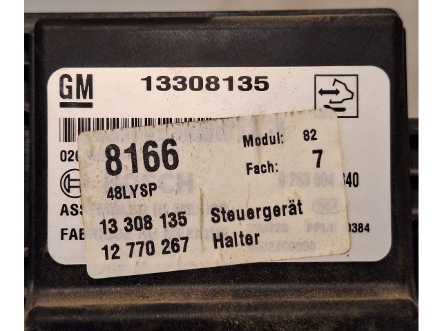 Блок предохранителей  13308135, 12770267   Opel Insignia A    