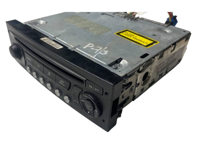 Радио/ проигрыватель CD/DVD / навигация