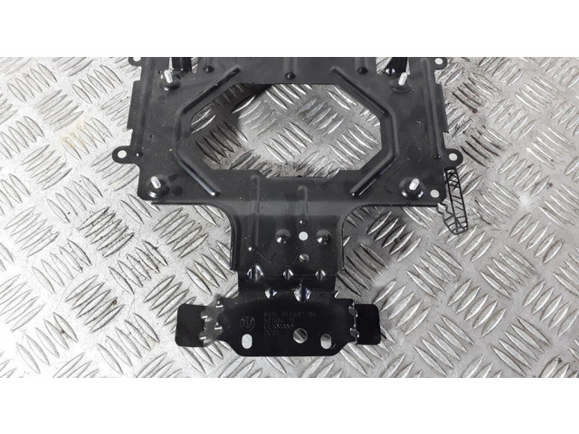 Другая деталь отсека двигателя