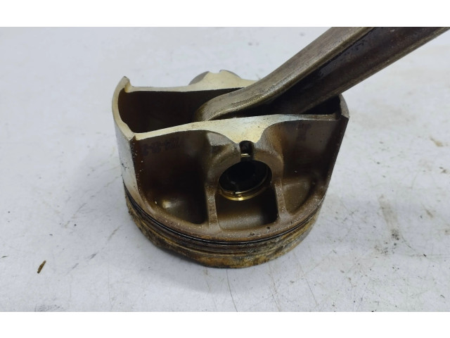  Поршень с шатуном    Maserati Quattroporte  