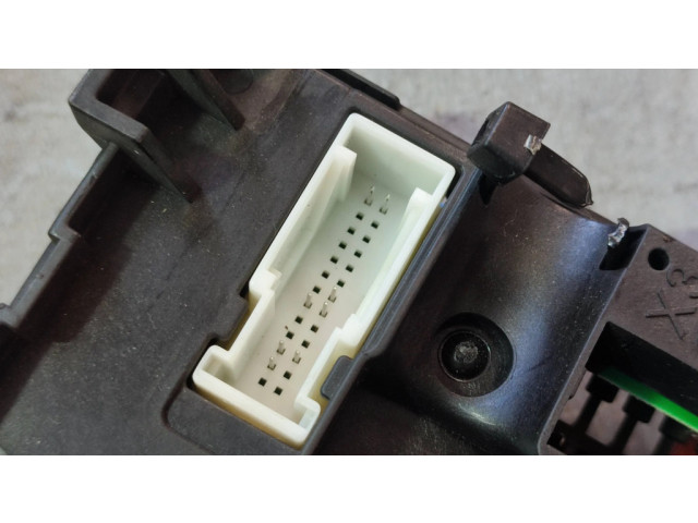 Pojistková skříňka 6828076 BMW X4 G02 2019