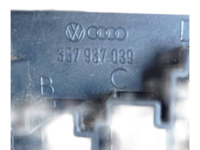 Блок предохранителей 357937039 Volkswagen Golf III