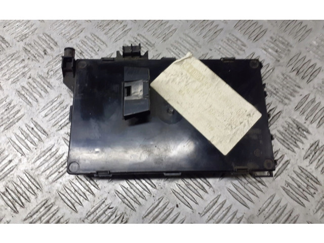 Блок предохранителей 8200311988 Renault Clio II