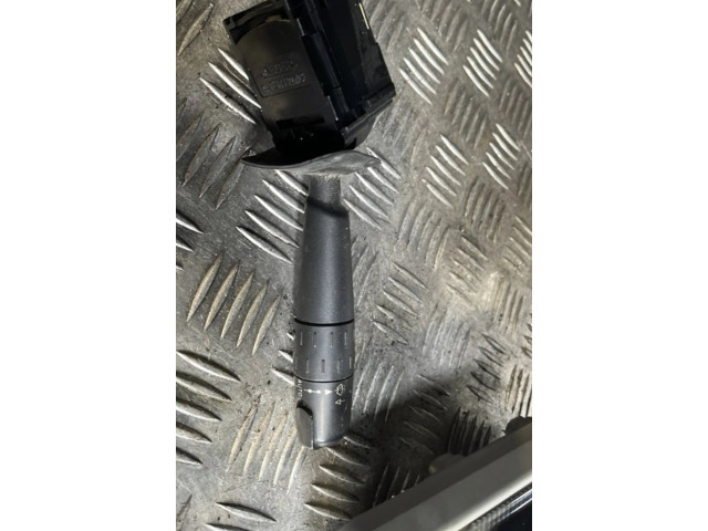 Ручка стеклоочистителей 6239A8   Peugeot 605