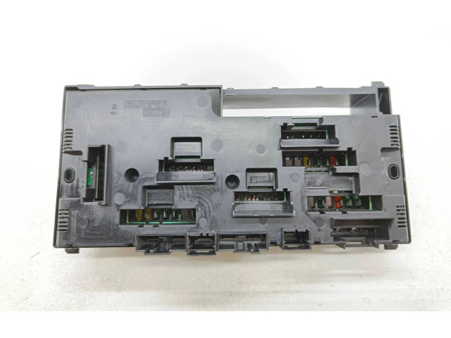 Блок предохранителей 9210863   BMW X3 F25    