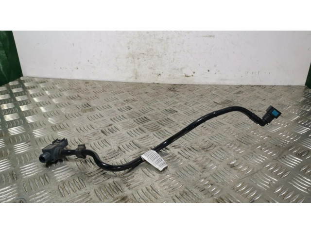 Другая деталь отсека двигателя