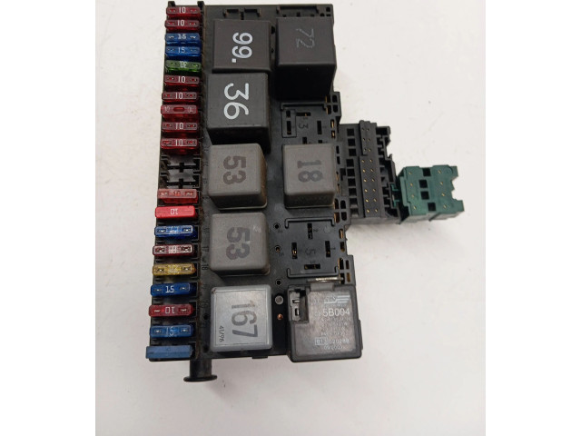 Блок предохранителей  357937039   Volkswagen Transporter - Caravelle T4    