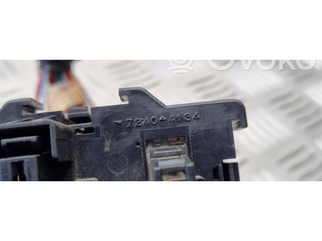 Pojistková skříňka 72404134 Nissan King Cab, Navara 2001